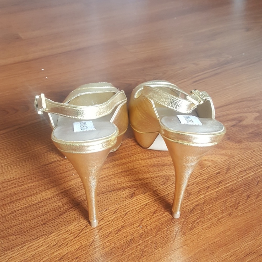 Gold Pumps - Picture 3 of 8